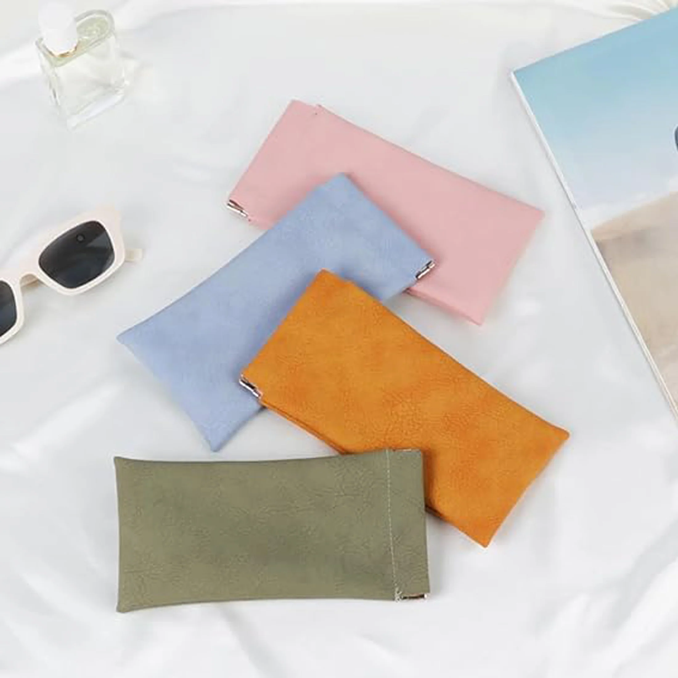 Self-Closing Glasses Bag